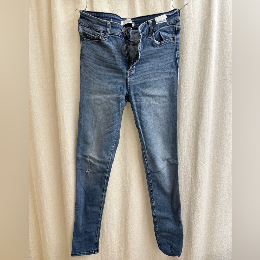 Abercrombie and Fitch Skinny Mid Rise Skinny Jeans